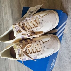 Adidas Cream Low-Top Sneakers with Lace-Up Design